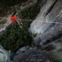 صور / أمريكي ينام فوق حبل على ارتفاع 2000 قدم
