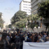بالصور.. سائقو التاكسي الأبيض يقطعون شارع قصر العيني لتجاهل الحكومة مطالبهم