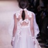 تألقي بالأبيض الملائكي ضمن تصاميم من دار فالنتينو للأزياء تألقي بالأبيض الملائكي ضمن تصاميم من دار فالنتينو للأزياء