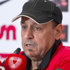 الاتحاد العراقي لكرة القدم ينهى مهمة مدرب المنتخب حكيم شاكر