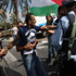 اعتقال عشرة فلسطينيين للاشتباه بإلقائهم حجارة على سيارة إسرائيلية اعتقال عشرة فلسطينيين للاشتباه بإلقائهم حجارة على سيارة إسرائيلية