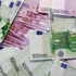 اليورو يلامس أعلى مستوى أمام الدولار بأسبوعين بعد تصريحات لمسؤول مصرفي