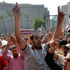المتظاهرون يحتفلون بطرد الإخوان من التحرير بالألعاب النارية