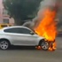 بالفيديو/ مواطنة تبكي سيارتها المحترقة امام عينيها بعد حادث مروري
