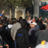 العشرات أمام قصر الاتحادية: ''لو ضد مرسي والإخوان اضرب كلاكس'' العشرات أمام قصر الاتحادية: ''لو ضد مرسي والإخوان اضرب كلاكس''