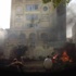 متظاهرون يقتحمون المقر الرئيسي للإخوان المسلمين ويحرقونه