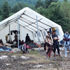 بلدة بوسنية تواجه بمفردها تدفق الآلاف من المهاجرين اليائسين