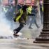 الشرطة الفرنسية تطلق الغاز المسيل للدموع لتفريق محتجين