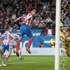 اتلتيكو مدريد يكتسح أوساسونا بثلاثية ويضيق الخناق على البارشا