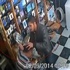 فيديو/ لص غادر يطعن صاحب محل بسكين ليسرق جوال!