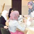 طالبات جامعة الشارقة يرسمن على الخزف