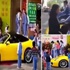 “فيديو” مجموعة أطفال يحطمون سيارة بورش جديدة في الصين