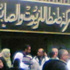 عاملون "الزيوت والصابون" بالمحلة يقطعون السكة الحديد