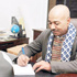 علي العامري يتبرع بريع "خيط مسحور" لأطفال مخيم الزعتري