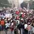 توافد عشرات المتظاهرين على ميدان مصطفى محمود