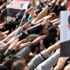 الاف السوريين يتوافدون الى سفارة بلادهم في لبنان للاقتراع