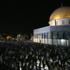 عشرات الاف الفلسطينيين في القدس للاحتفال بليلة القدر