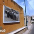 صور تبرز تاريخ الدالية على جدران البيوت في الحارة الغربيّة