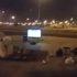 بالفيديو .. سعودي ينصب صحنا وشاشة في ساحة عامة لمشاهدة مباراة