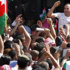 منتخب النشامى يحظى باستقبال جماهيري حافل فور وصوله لمطار ماركا ... مصور