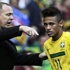 مدرب المنتخب البرازيلي يدافع عن لاعبه نيمار - وكالات