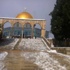 رغم تساقط الثلوج العشرات يأدون صلاة الجمعة في المسجد الاقصى