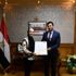وزير الشباب والرياضة يكرم الطالبة «هبة» بائعة التين الشوكي وزير الشباب والرياضة يكرم الطالبة «هبة» بائعة التين الشوكي