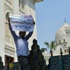 مئات المصريين يحتجون على اوضاعهم امام ابواب القصر الرئاسي مئات المصريين يحتجون على اوضاعهم امام ابواب القصر الرئاسي
