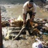 محافظ قنا يمهل رئيس قرية 48 ساعة لتنظيفها