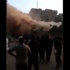 فيديو: انهيار مبنى مائل في #مصر وسط تجمهر الناس حوله