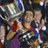 ماذا حدث اثناء تتويج برشلونة بين تشافي وبويول؟ ماذا حدث اثناء تتويج برشلونة بين تشافي وبويول؟