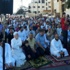 صلاة العيد أمام السفارة المصرية تأييدا لـ”شرعية” مرسي