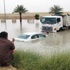 صور/ غرق سيارة مقيم برفقة أسرته في الرياض