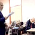 الأقرع البطل.. مدرسٌ إيراني تضامن مع تلميذه المصاب بالسرطان